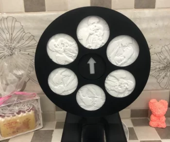 מנורה עם תמונה - גלגל הרגשות כבוי